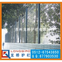 张家港企业围墙护栏网 钢丝网围栏网 喷塑桃型柱网片护栏网