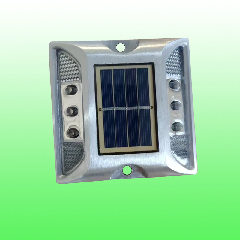 方形太阳能道钉灯