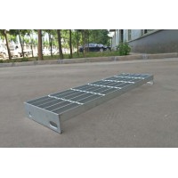 踏步钢格板 热镀锌楼梯踏步板 防滑钢格栅踏步板定制